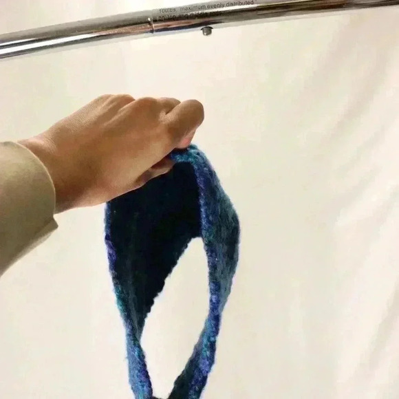 hand knit blue head‎ band with blue button - Picture 5 of 9